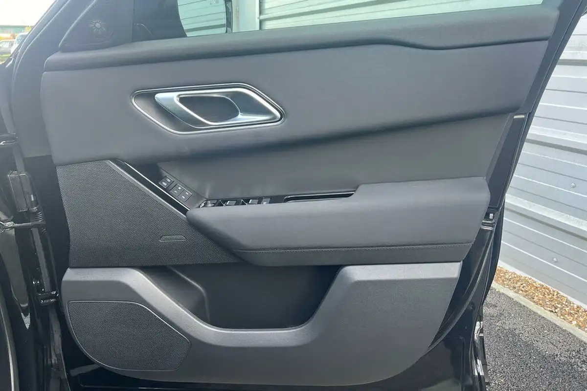2024-land-rover-range-rover-velar-20-d200-dynamic-se-big-40