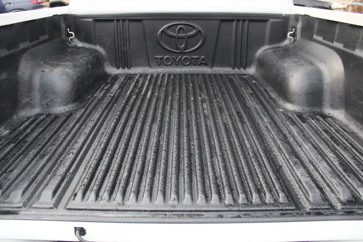 2023-toyota-hi-lux-28d-4d-invincible-x-2754cc-auto-big-11
