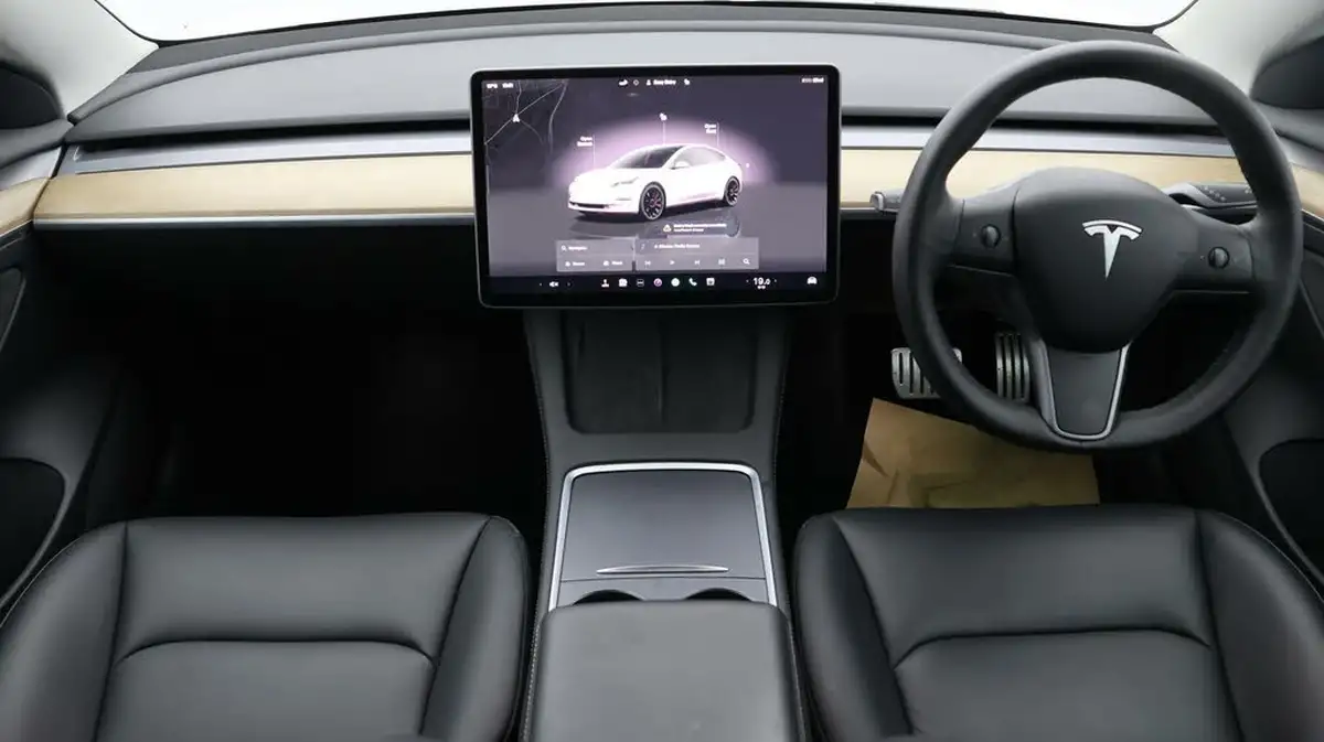 2022-tesla-model-3-e-performance-big-12