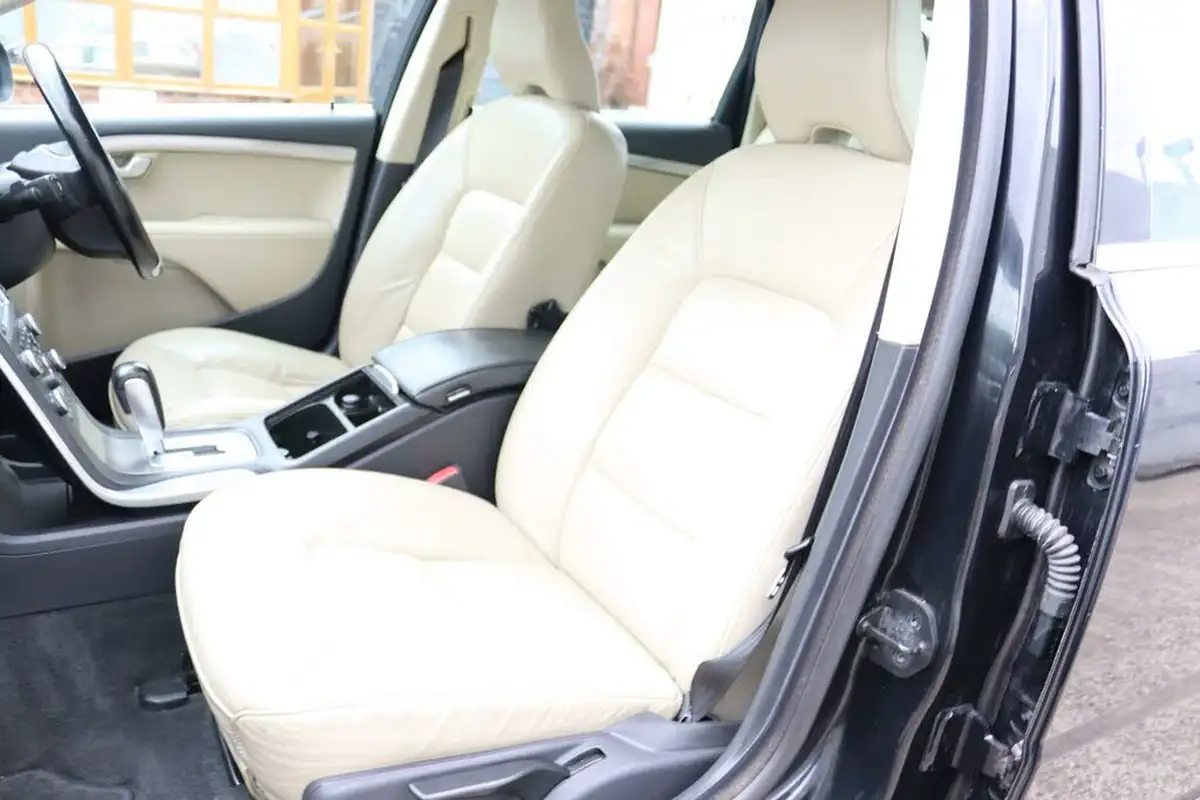 2011-volvo-v70-24td-d5-se-lux-202bhp-geartronic-big-18