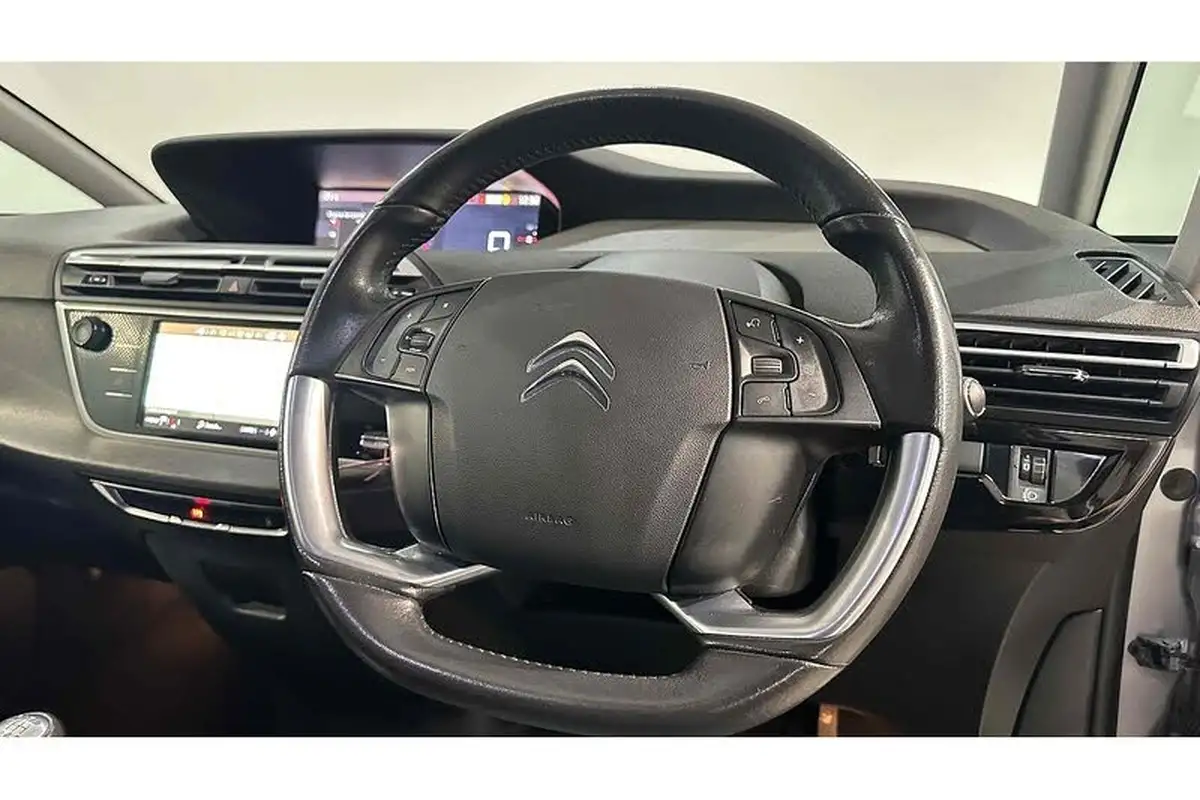 2018-citroen-c4-picasso-12-puretech-feel-big-24
