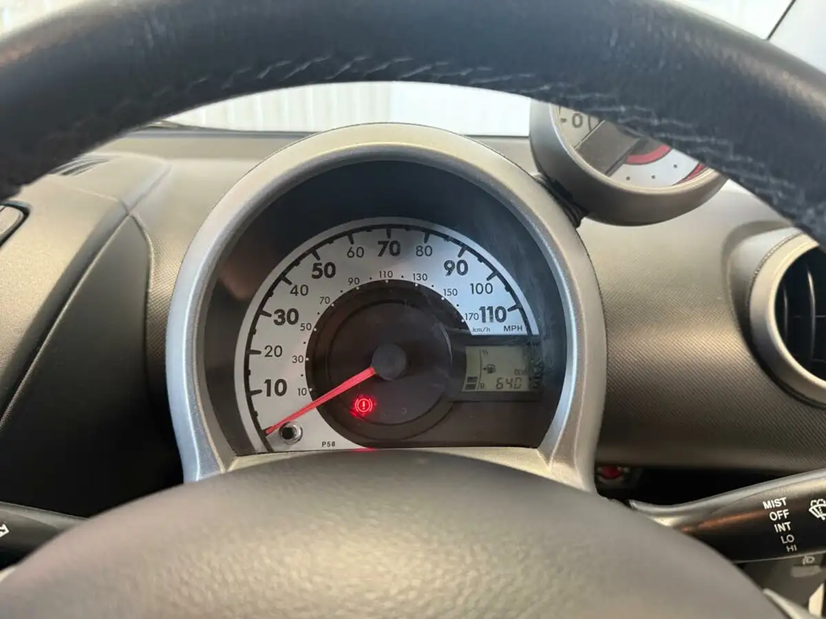 2013-toyota-aygo-10-move-5d-big-19