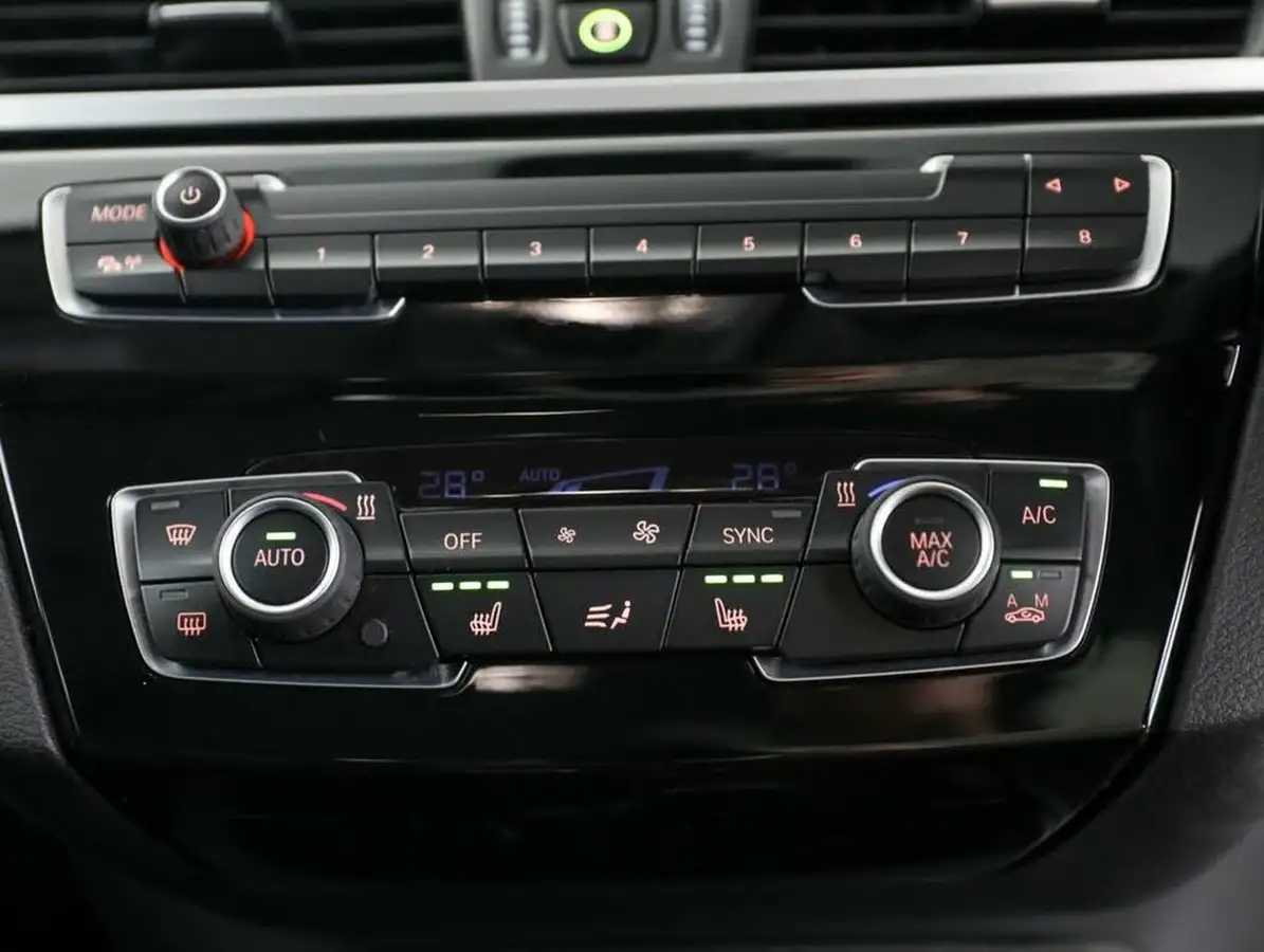 2022-bmw-x1-20-sdrive20i-xline-big-23