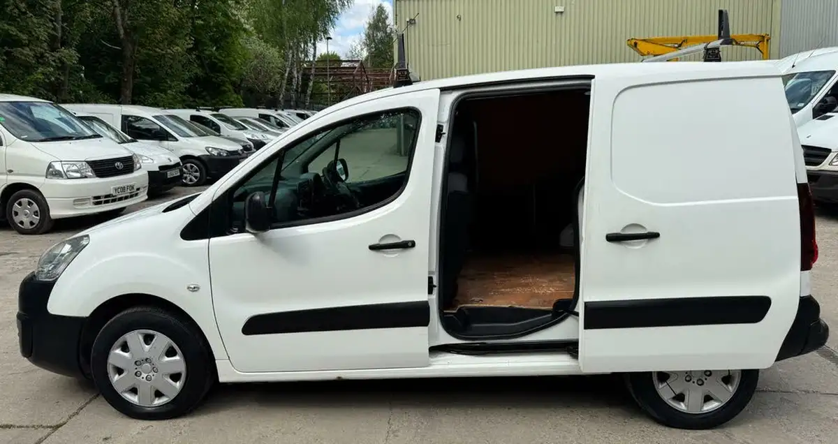 2015-peugeot-partner-16td-s-l1-92-850-panel-van-big-17