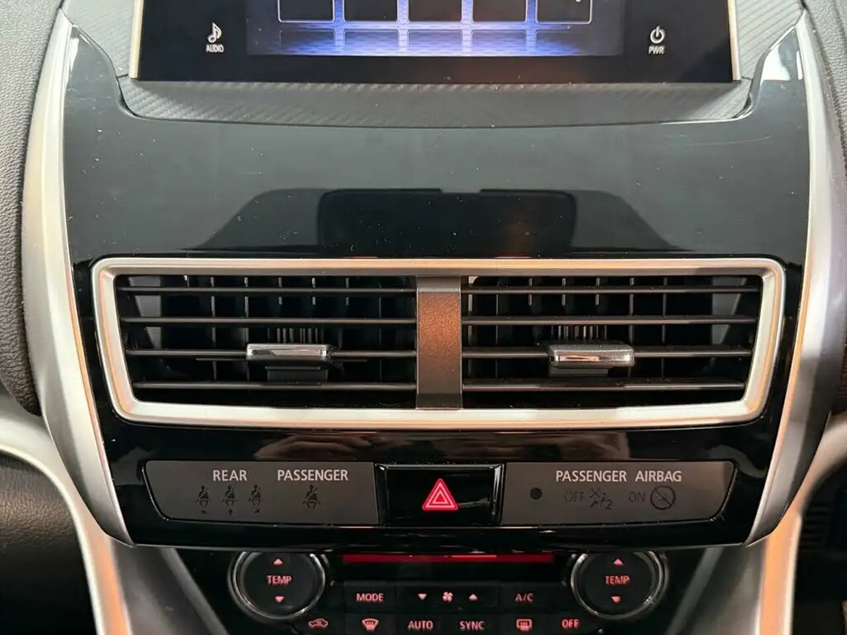 2019-mitsubishi-eclipse-cross-15-black-big-55