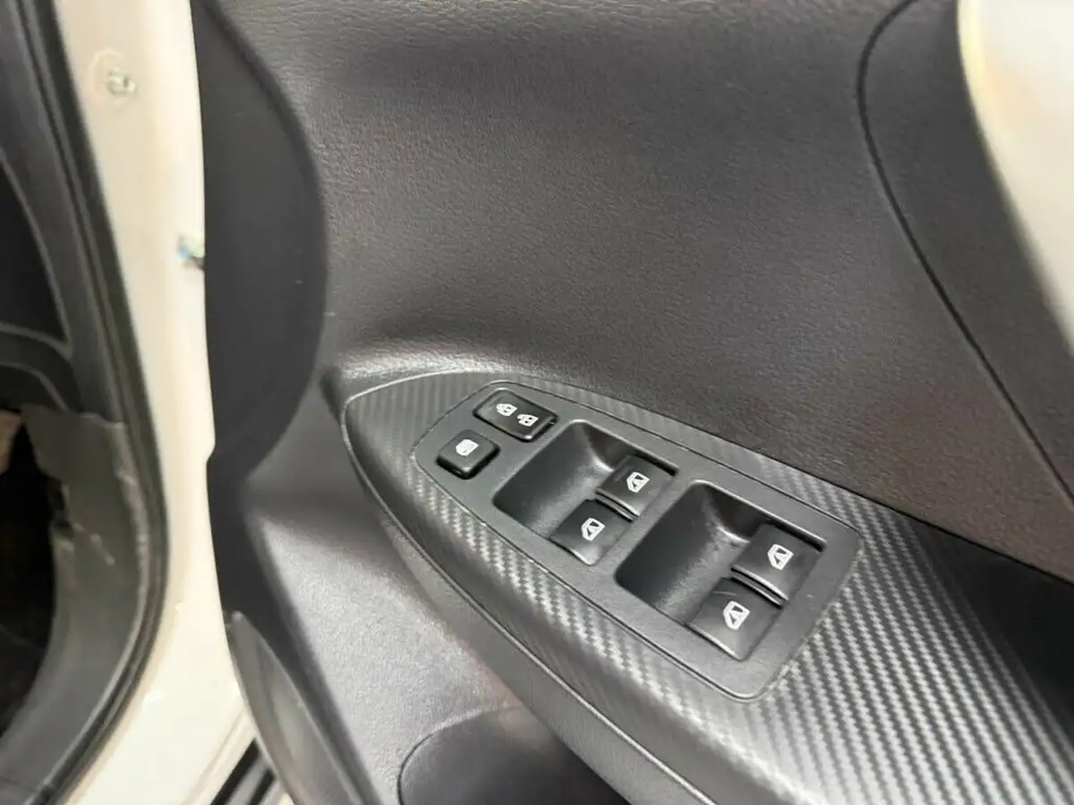 2019-mitsubishi-eclipse-cross-15-black-big-31
