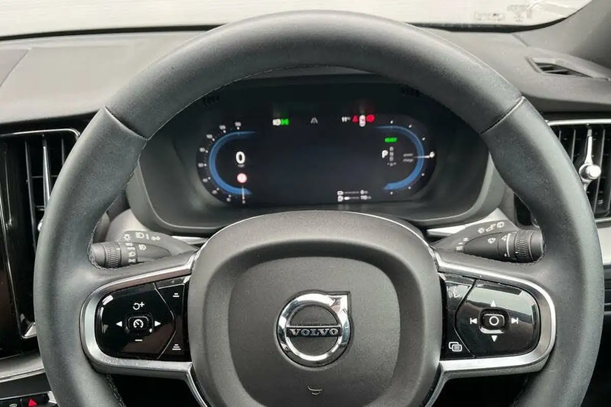 2022-volvo-xc60-20-t6-r-design-350bhp-plug-in-hybrid-big-11