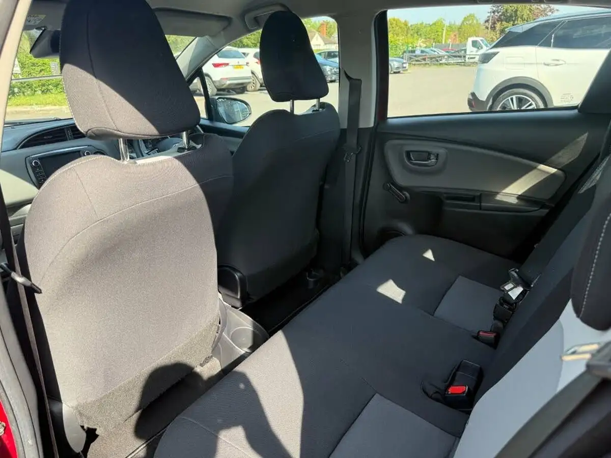 2018-toyota-yaris-15-vvt-i-icon-tech-hybrid-big-16