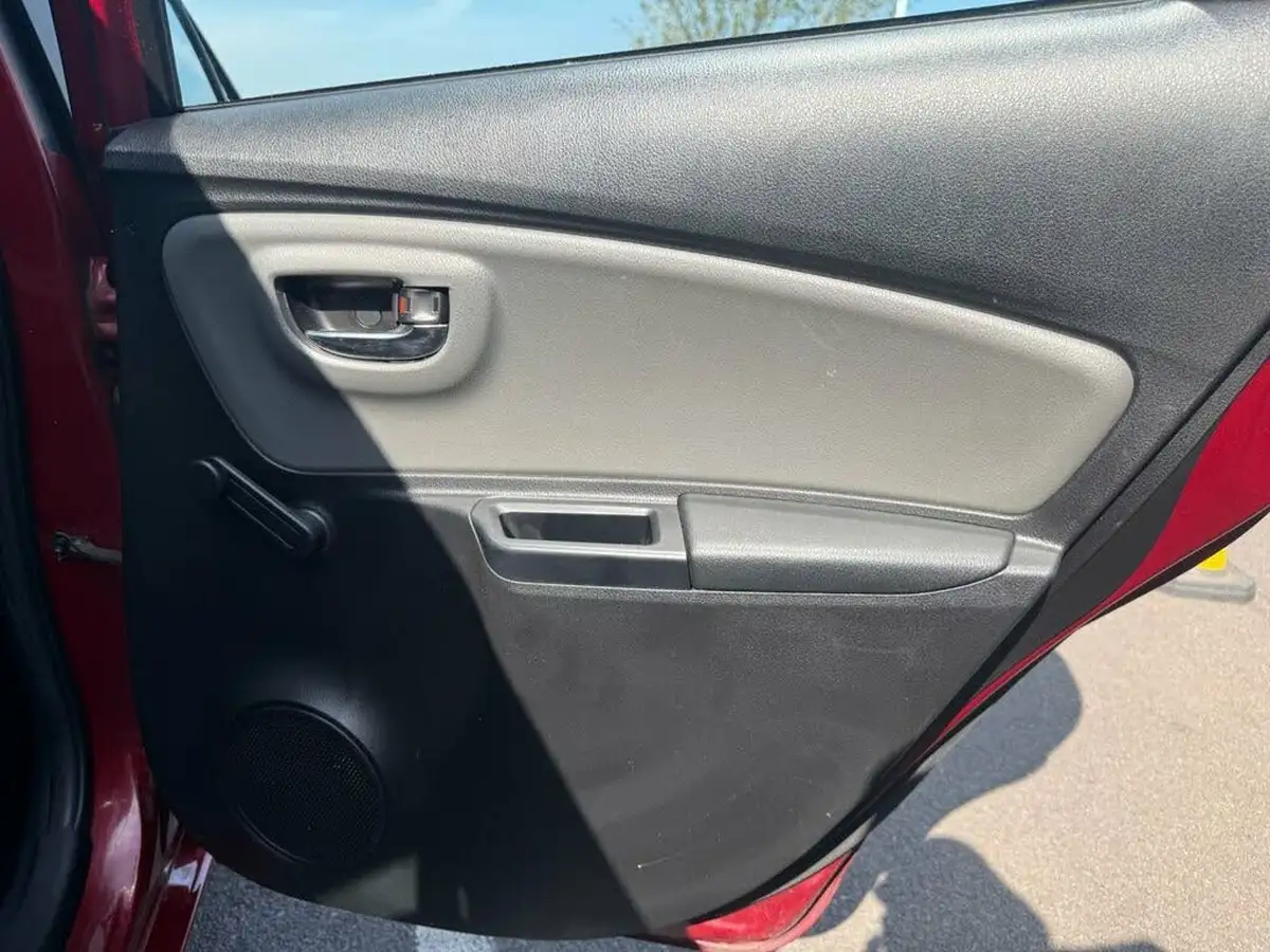 2018-toyota-yaris-15-vvt-i-icon-tech-hybrid-big-39