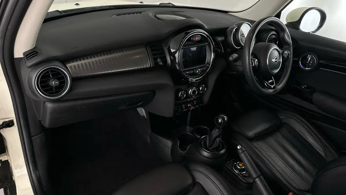 2018-mini-cooper-20-cooper-s-exclusive-ss-hatchback-3d-big-9