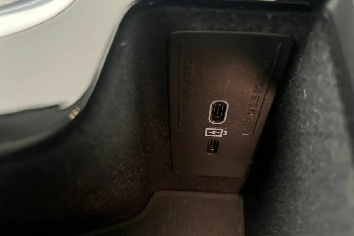 2024-volvo-xc60-20-b5-plus-big-32