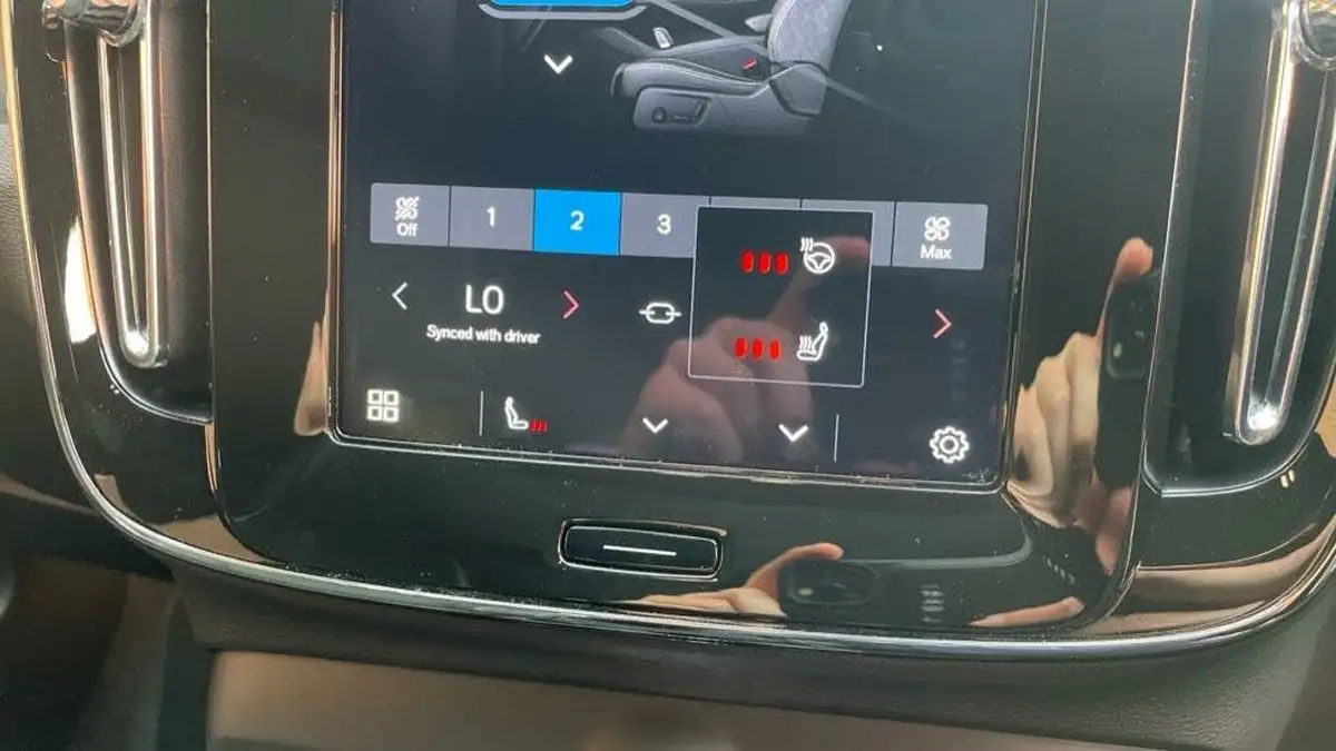 2025-volvo-ex40-e-ultra-big-33