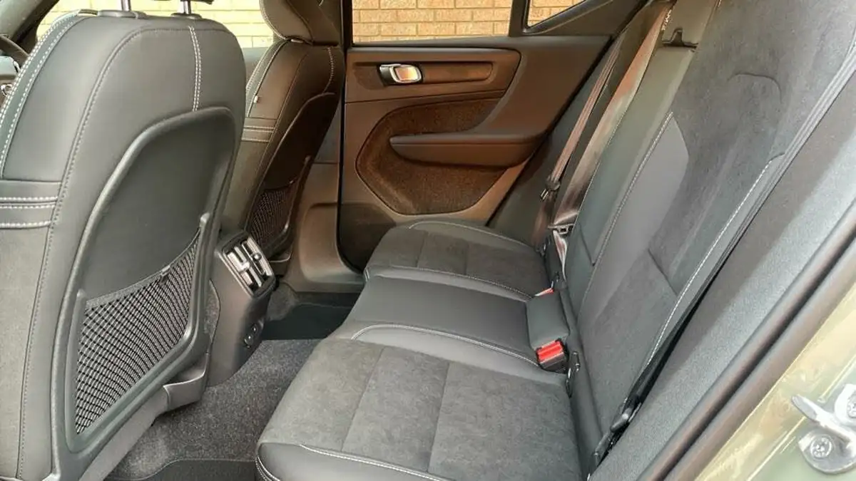 2025-volvo-ex40-e-ultra-big-9