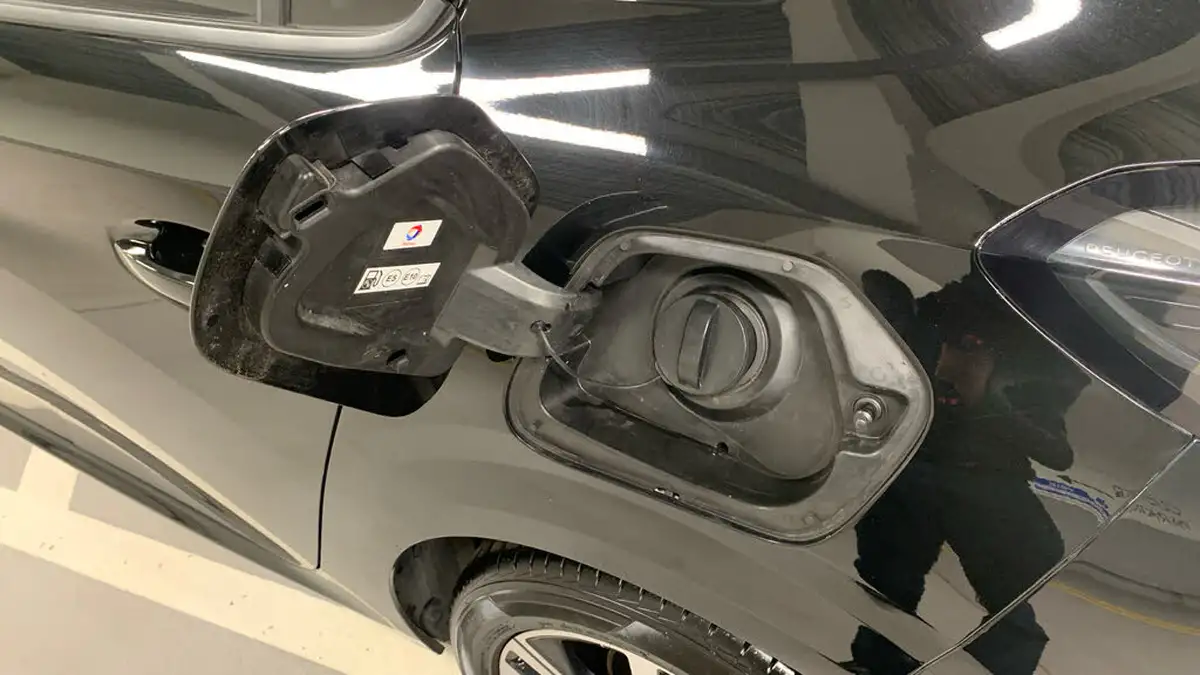 2022-peugeot-208-12-puretech-allure-100bhp-big-48