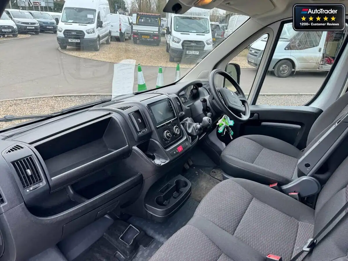 2023-peugeot-boxer-22-bluehdi-professional-premium-335-l2h2-big-8