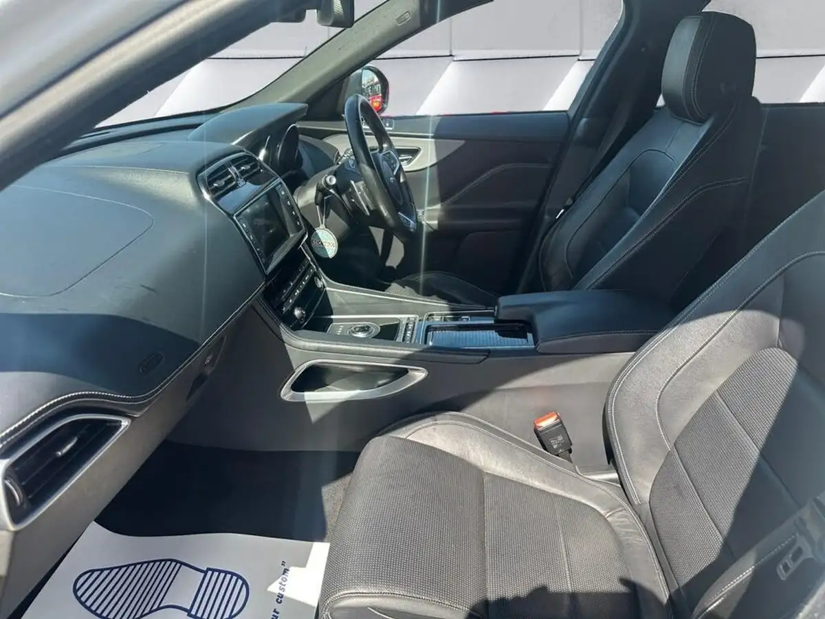 2017-jaguar-f-pace-20-i4d-r-sport-180ps-awd-ss-auto-big-14