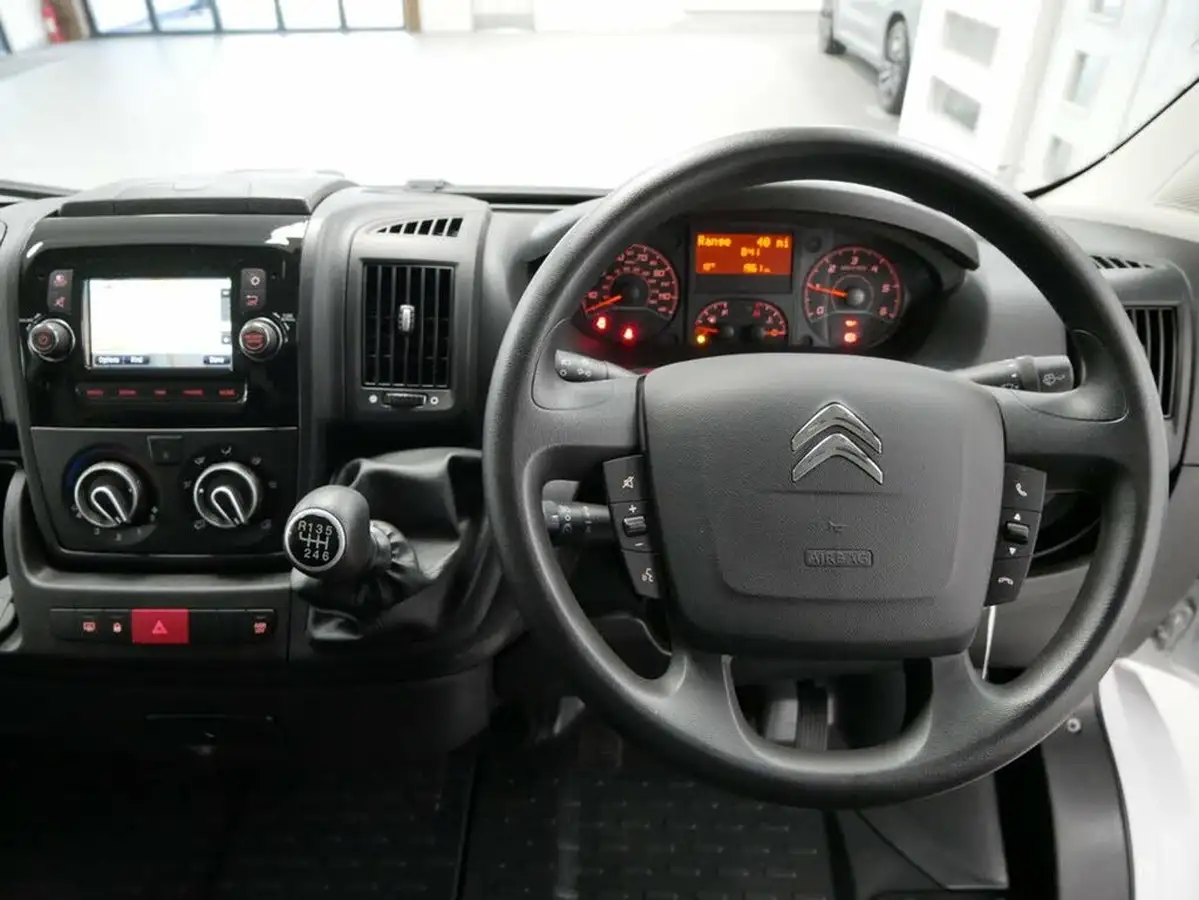 2022-citroen-relay-22bluehdi-35-l2h2-enterprise-big-10