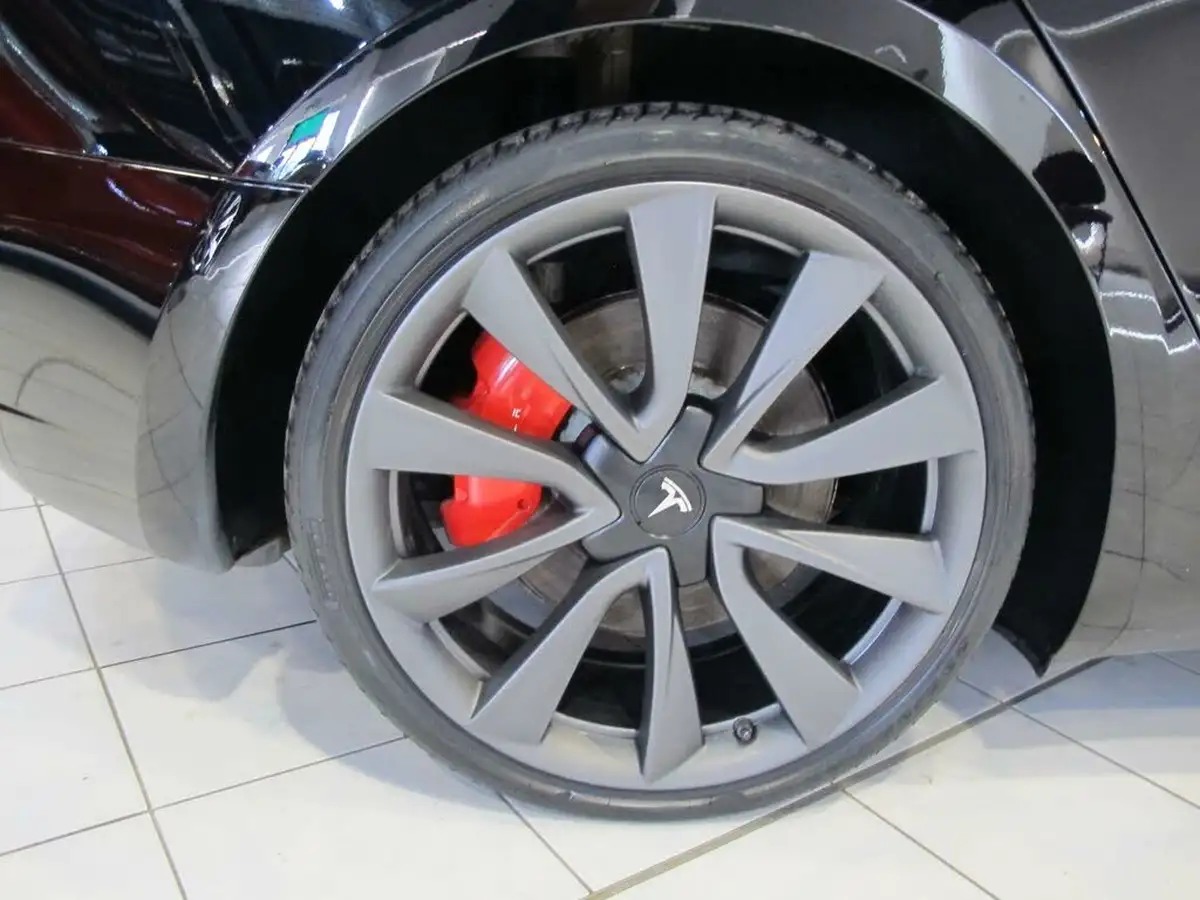 2020-tesla-model-3-e-performance-big-43