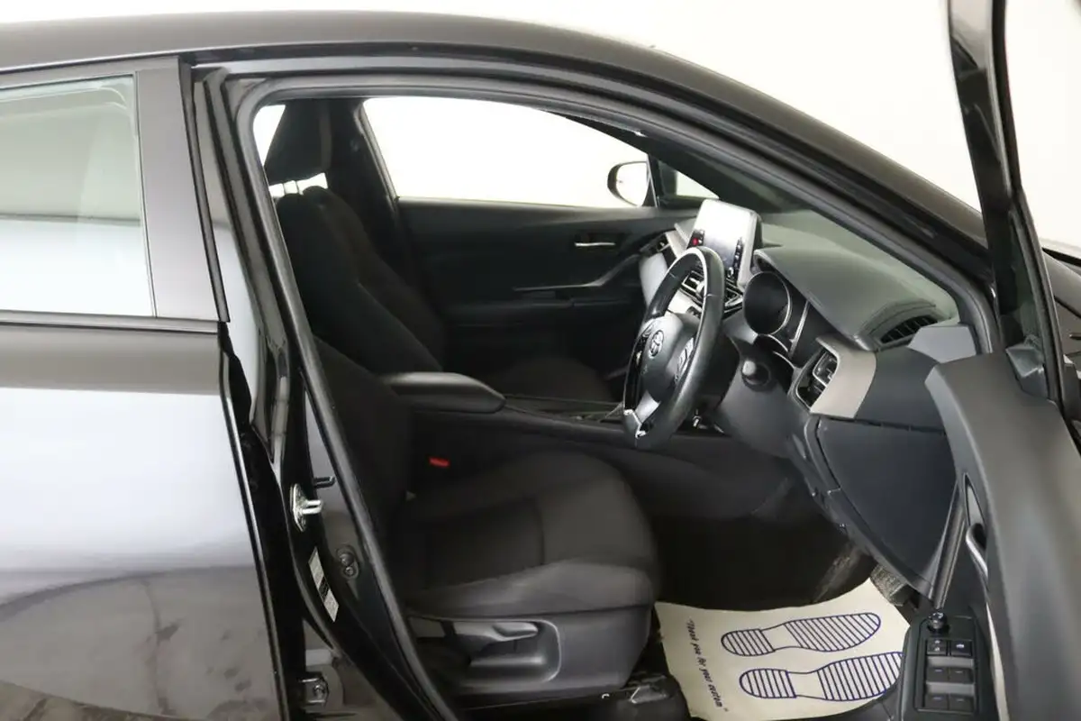 2021-toyota-c-hr-18-vvt-i-icon-big-14