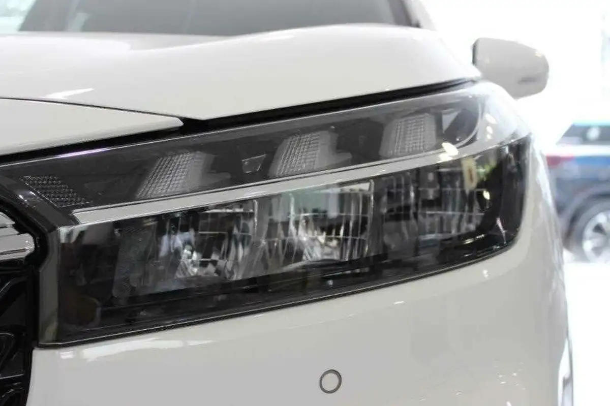 2025-suzuki-s-cross-14-boosterjet-motion-big-7