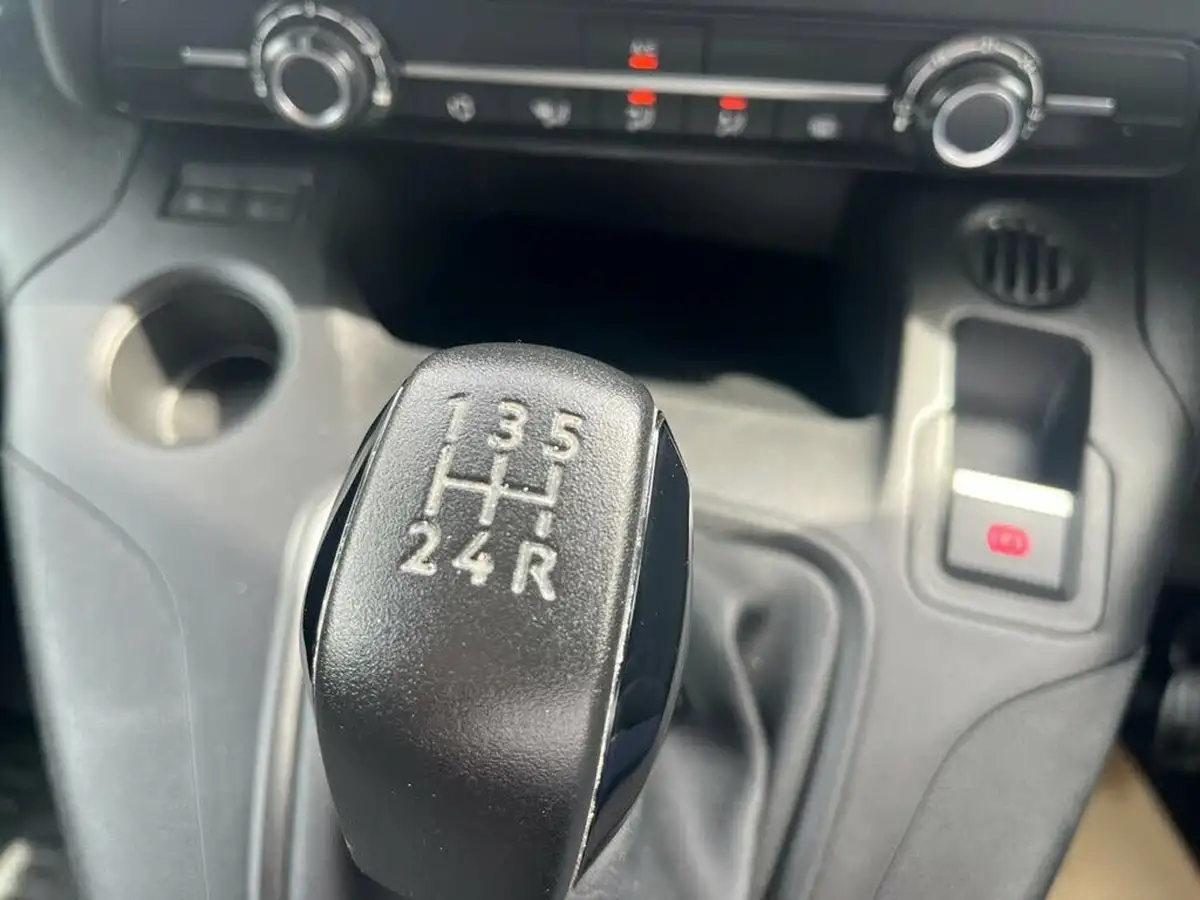 2020-peugeot-partner-15-bluehdi-1000-professional-100ps-eu6dt-panel-big-26
