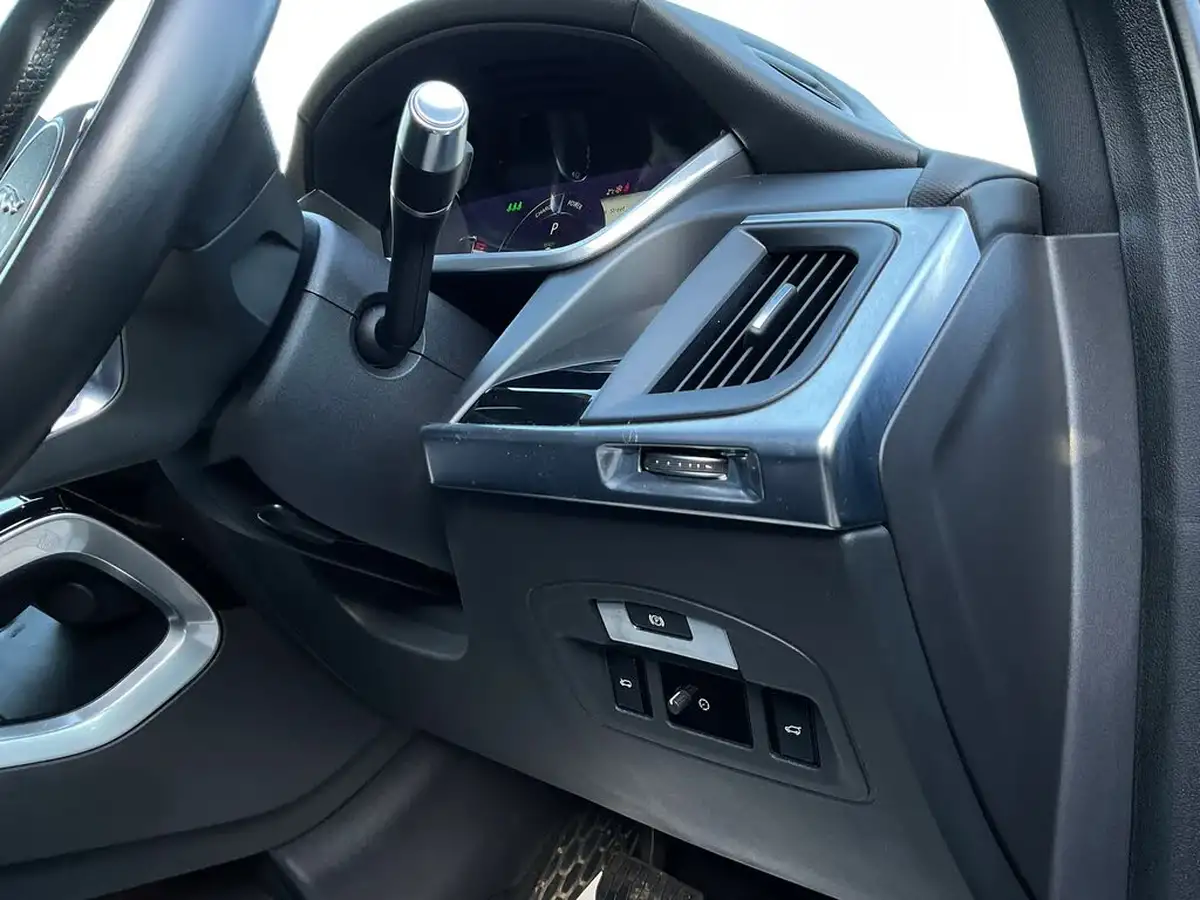 2021-jaguar-i-pace-ev400-black-big-25