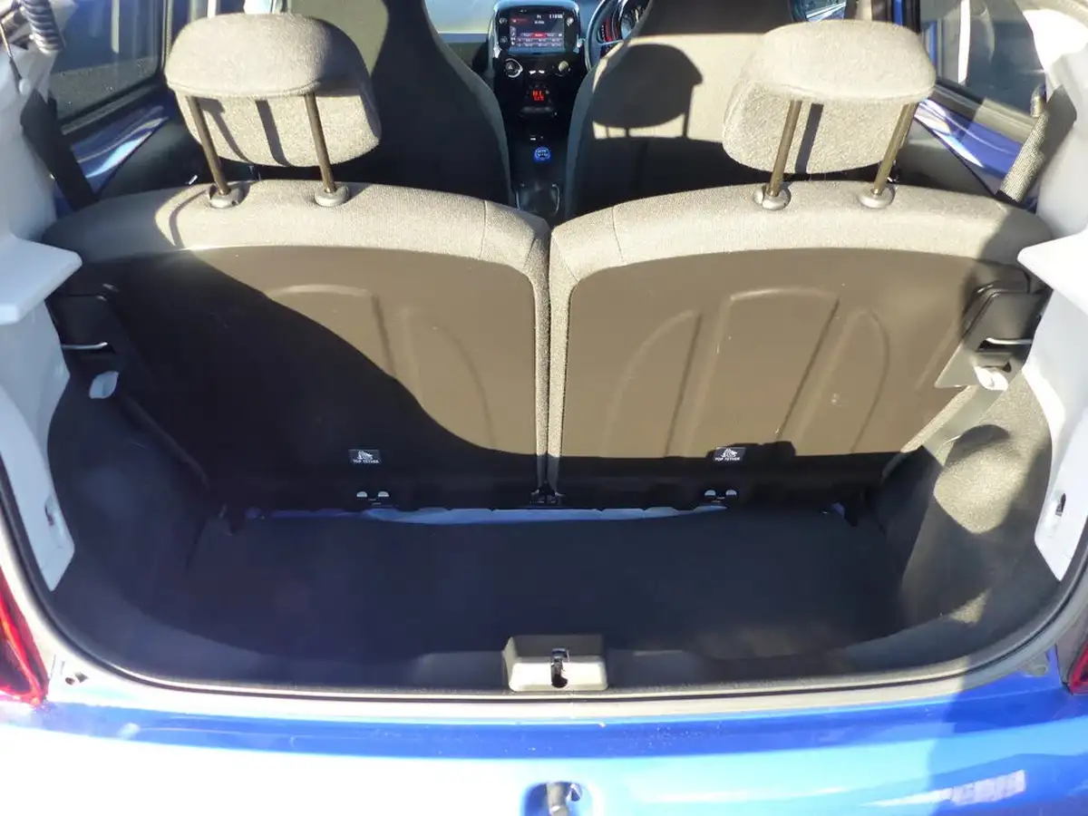 2022-peugeot-108-10-collection-big-18