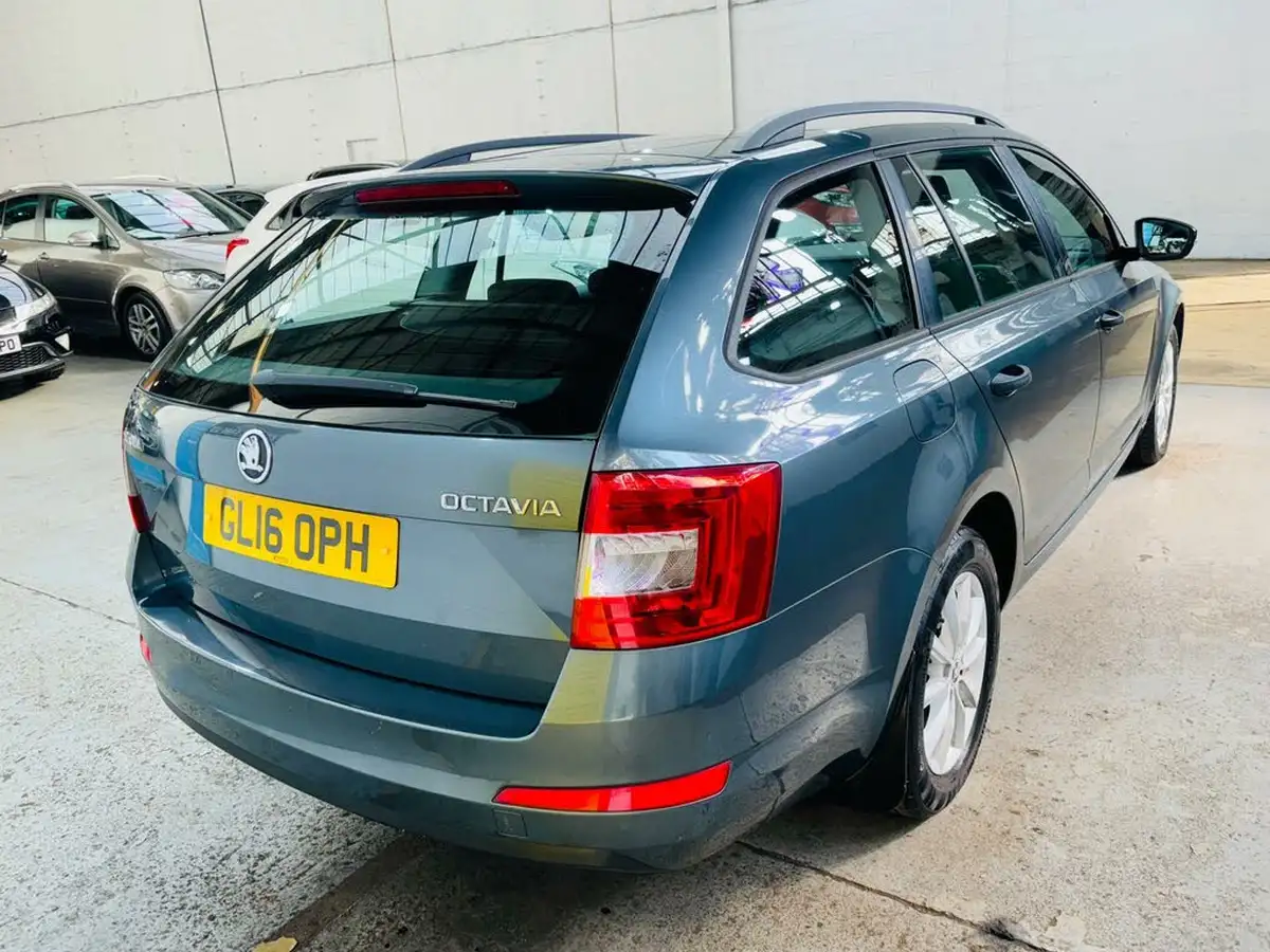 2016-skoda-octavia-16tdi-estate-dsg-big-3