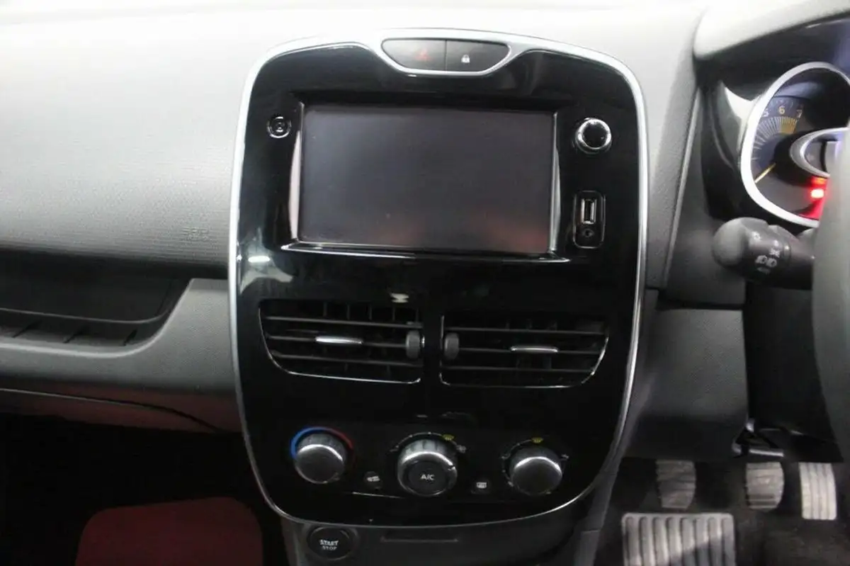 2015-renault-clio-12-dynamique-nav-big-23