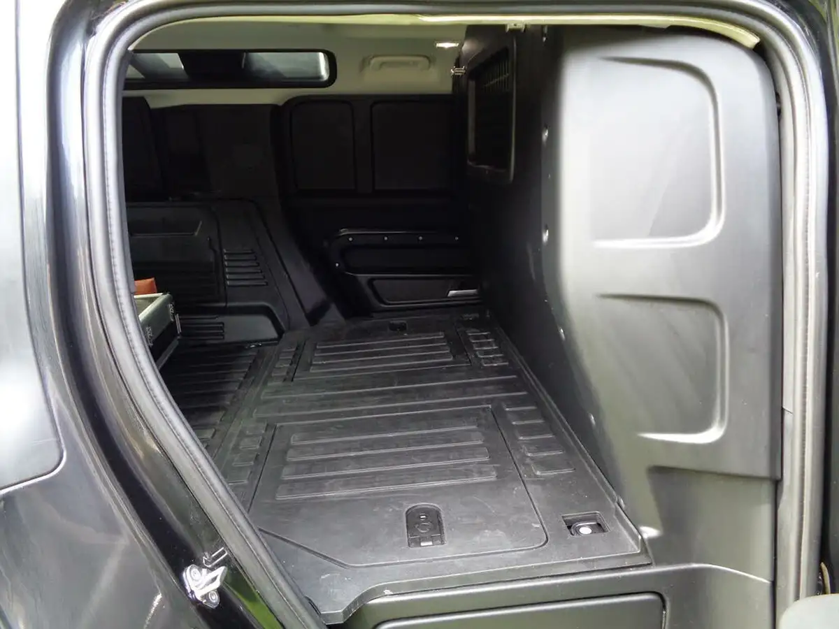 2021-land-rover-110-defender-30-d300-hard-top-hse-110-big-10
