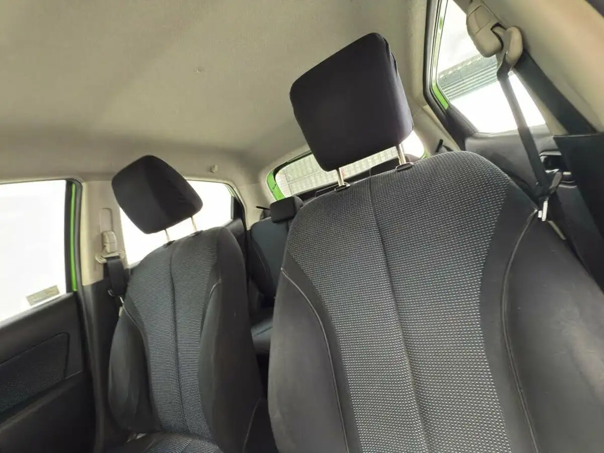2009-mazda-mazda2-15-sport-5d-big-10