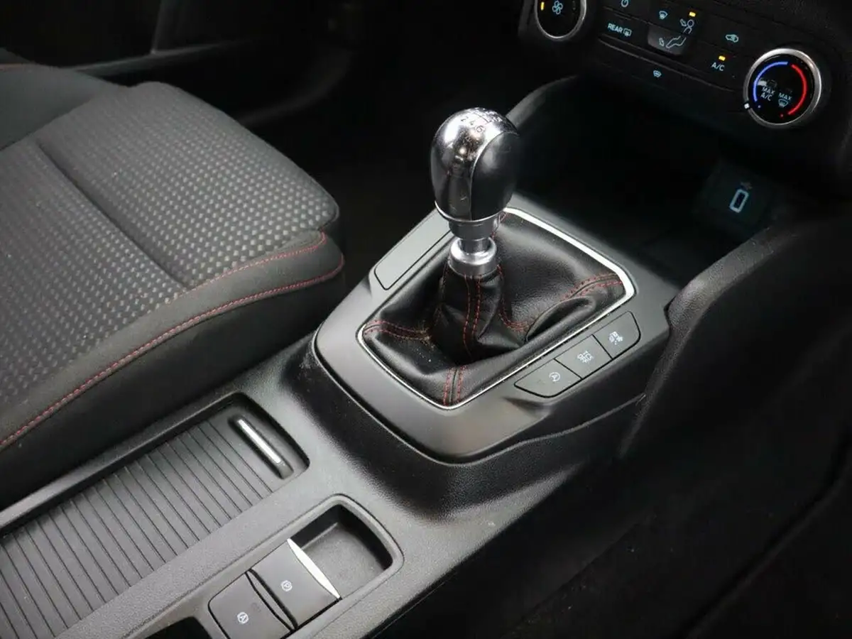 2020-ford-focus-15-st-line-edition-hatchback-big-19