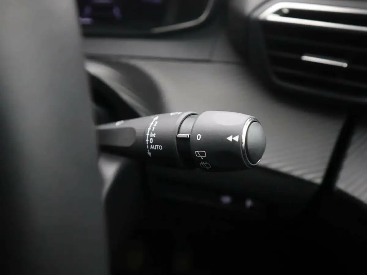 2024-peugeot-2008-suv-e-allure-136ps-50kwh-big-23