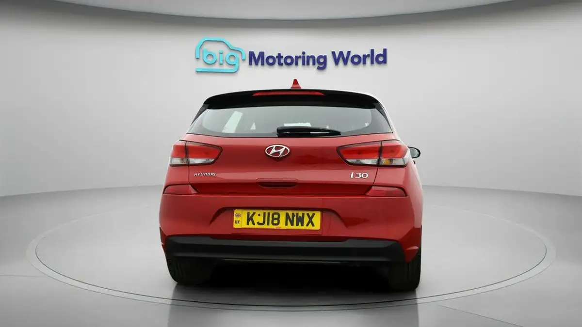 2018-hyundai-i30-16crdi-se-nav-109ps-blue-drive-isg-hatchback-1582cc-dct-big-5