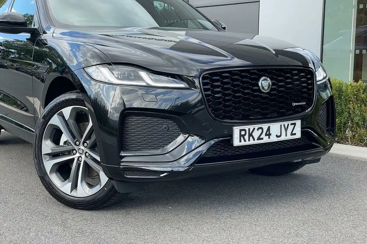 2024-jaguar-f-pace-20-d200-r-dynamic-hse-black-big-31