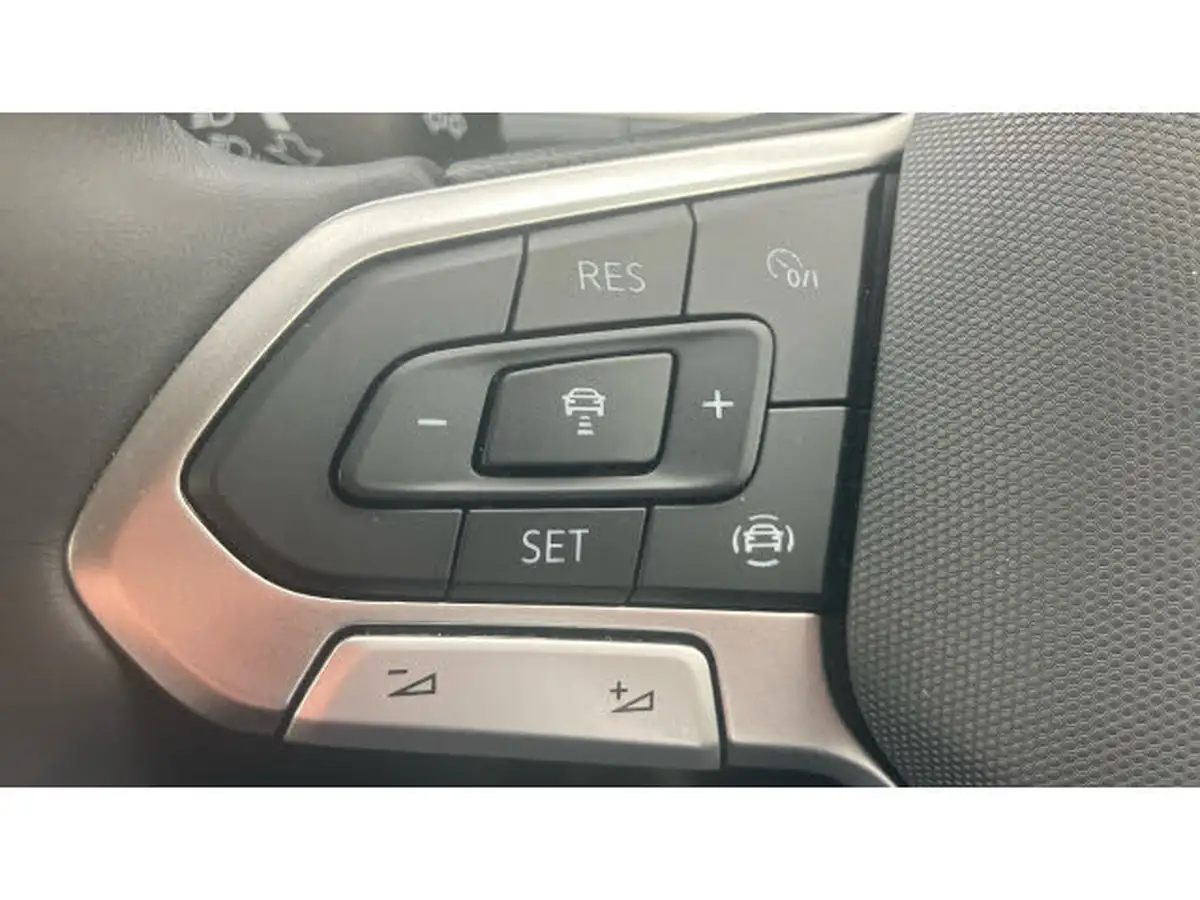 2024-volkswagen-t-roc-15-tsi-style-hatchback-5d-big-16
