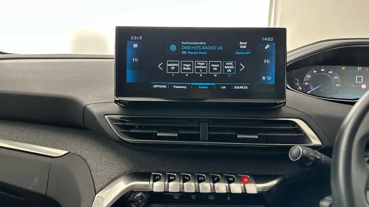 2021-peugeot-5008-suv-12-puretech-allure-premium-eat8-big-11