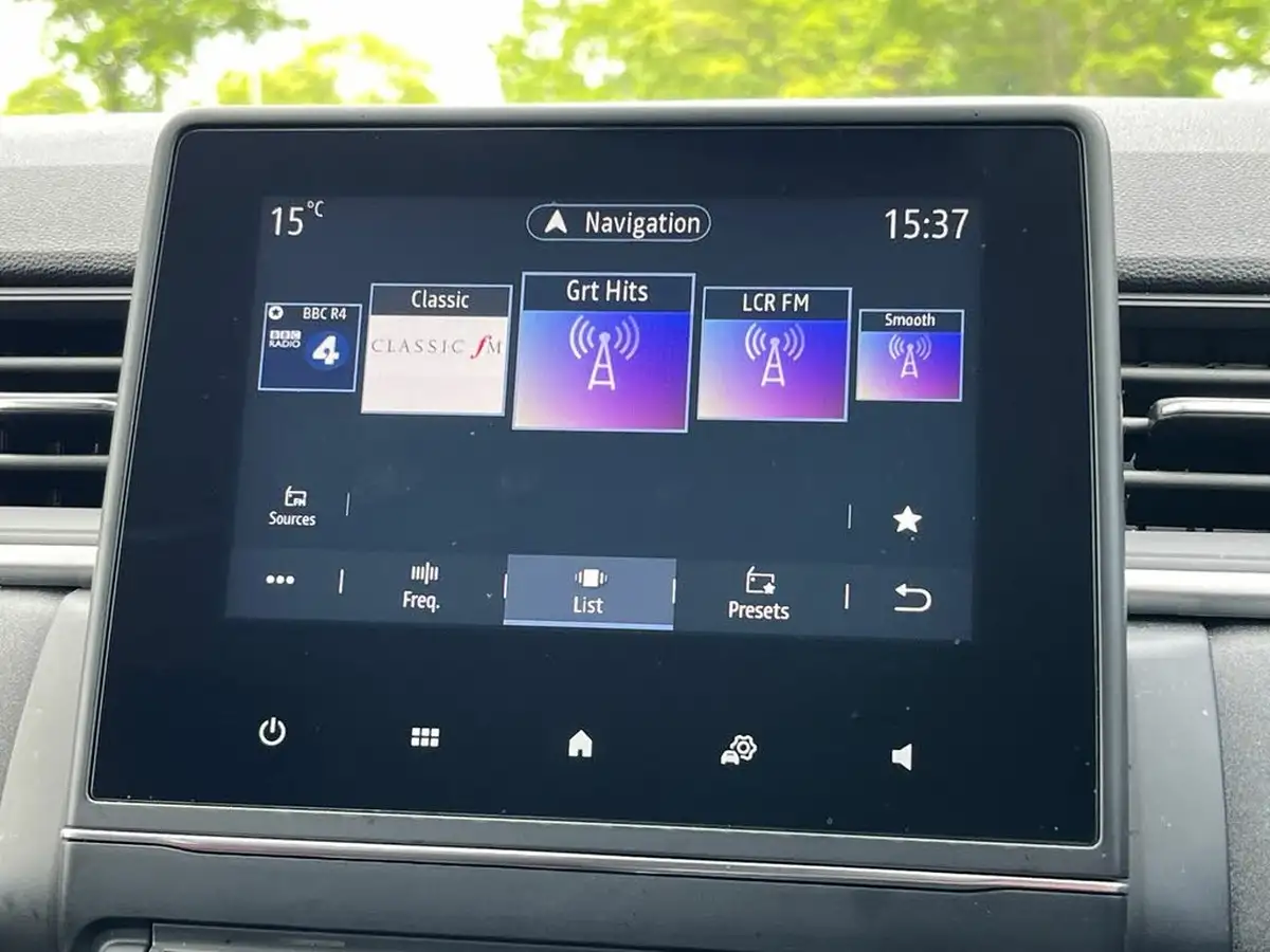 2021-renault-captur-13-tce-iconic-140ps-big-17