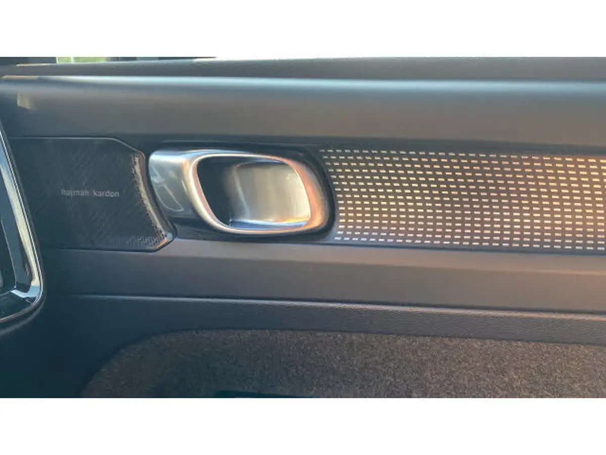 2022-volvo-xc40-15-t3-r-design-auto-big-14