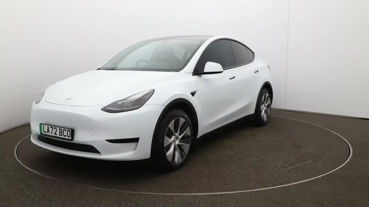 2022-tesla-model-y-e-rwd-big-28