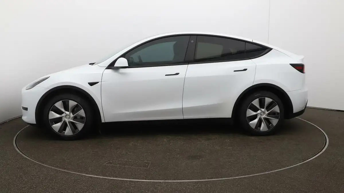 2022-tesla-model-y-e-rwd-big-56