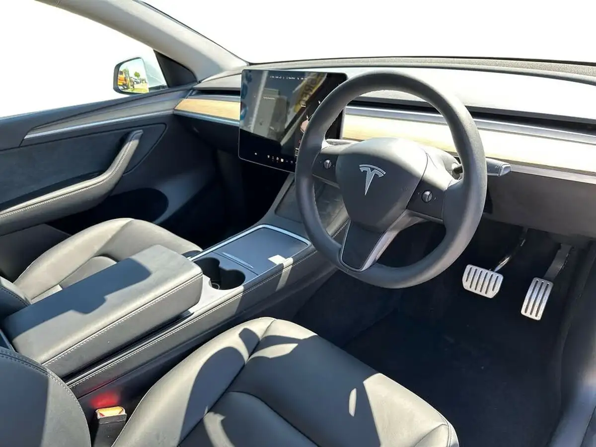 2023-tesla-model-y-e-performance-big-9