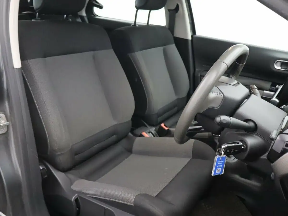 2015-citroen-c4-cactus-16bluehdi-feel-big-9