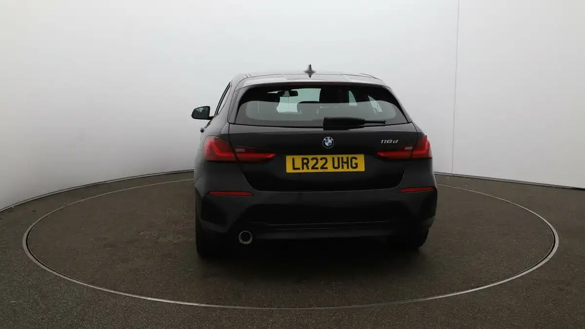 2022-bmw-1-series-15td-116d-sport-dct-big-51
