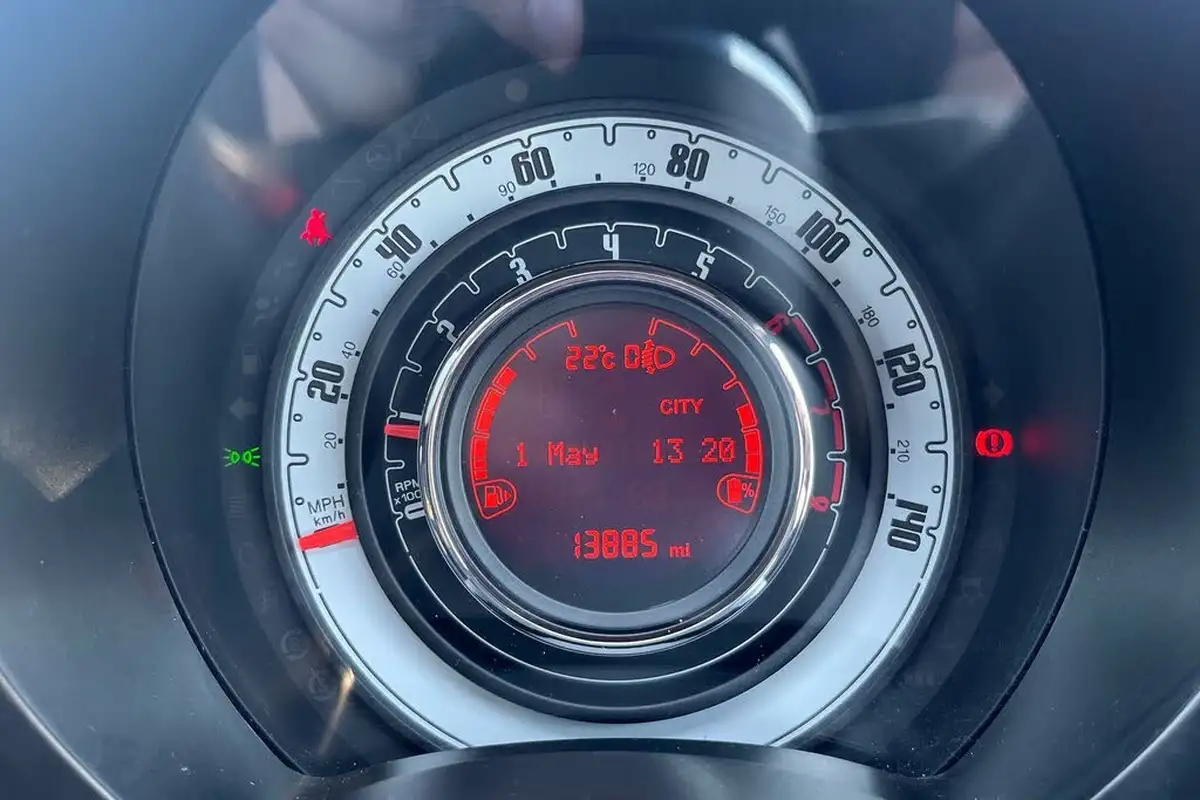 2021-fiat-500-10-lounge-big-19