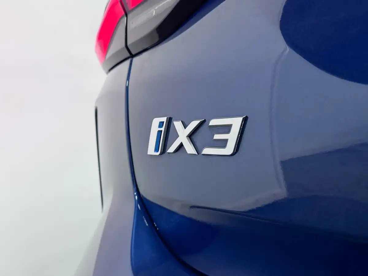 2022-bmw-ix3-e-m-sport-big-14
