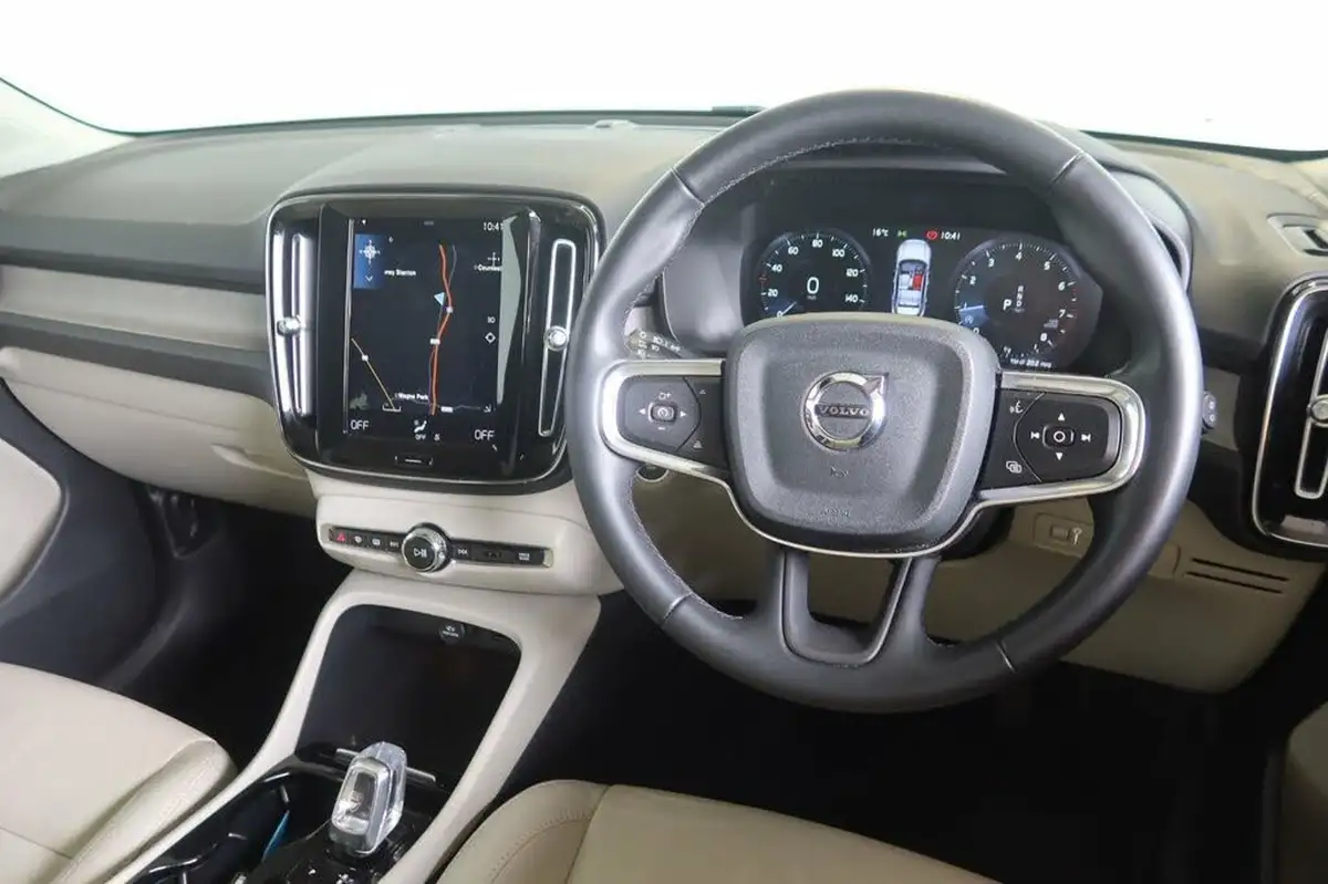 2021-volvo-xc40-15-t3-inscription-161bhp-auto-big-3