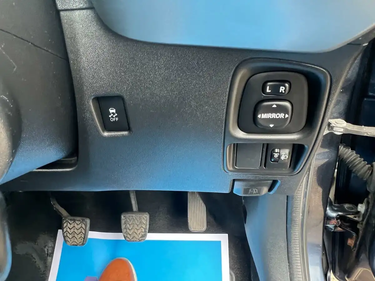 2016-toyota-aygo-10-vvt-i-x-play-68bhp-5d-big-31