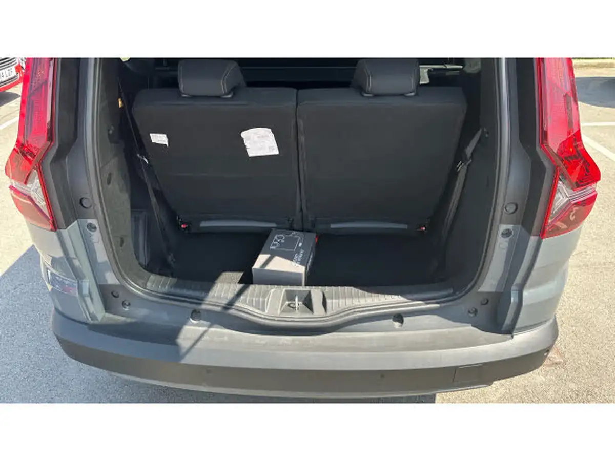 2024-dacia-jogger-16-tce-extreme-big-3