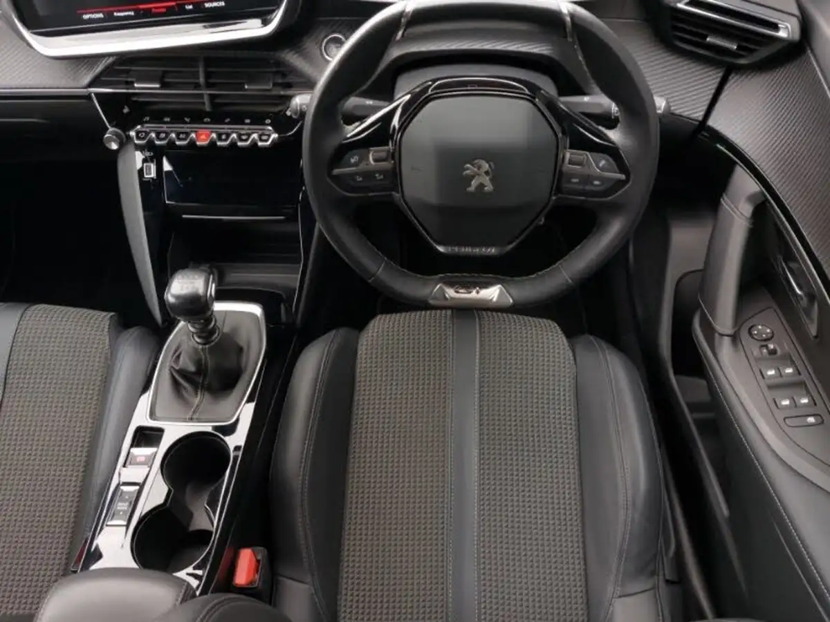 2022-peugeot-2008-suv-12-puretech-gt-big-14